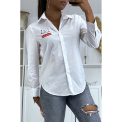 Chemise blanche cintrée avec illustration chat