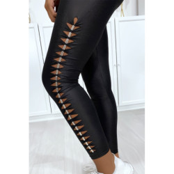 Legging noir brillant très extensible avec accessoire sur les cotés