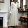 Longue robe cache coeur blanche matière brillante à motif