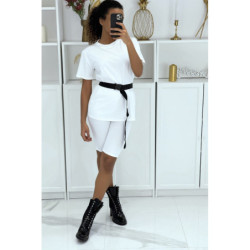 Ensemble T-shirt et cycliste blanc avec ceinture
