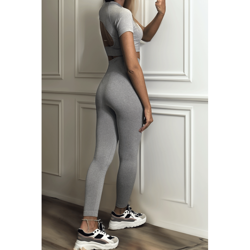 Ensemble legging et top sport gris en matière gênante
