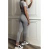 Ensemble legging et top sport gris en matière gênante