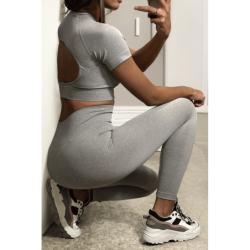 Ensemble legging et top sport gris en matière gênante