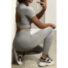 Ensemble legging et top sport gris en matière gênante