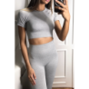 Ensemble legging et top sport gris en matière gênante