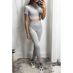 Ensemble legging et top sport gris en matière gênante