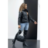 Doudoune noire simili cuir à fermeture éclair noir et argent capuche et lacets au niveau du col