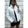 Manteau matelassé blanc très chic et ajustable