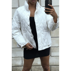 Manteau matelassé blanc très chic et ajustable