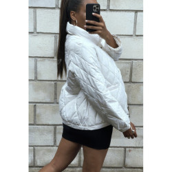 Manteau matelassé blanc très chic et ajustable