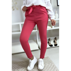 Pantalon cigarette fuchsia avec poches et ceinture à nouer très fashion.1756