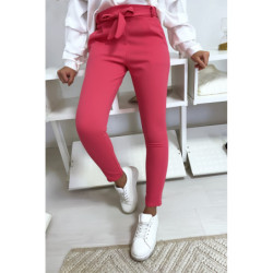Pantalon cigarette fuchsia avec poches et ceinture à nouer très fashion.1756