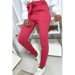 Pantalon cigarette fuchsia avec poches et ceinture à nouer très fashion.1756