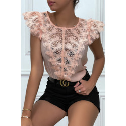 Top rose avec dentelle devant et volant aux épaules