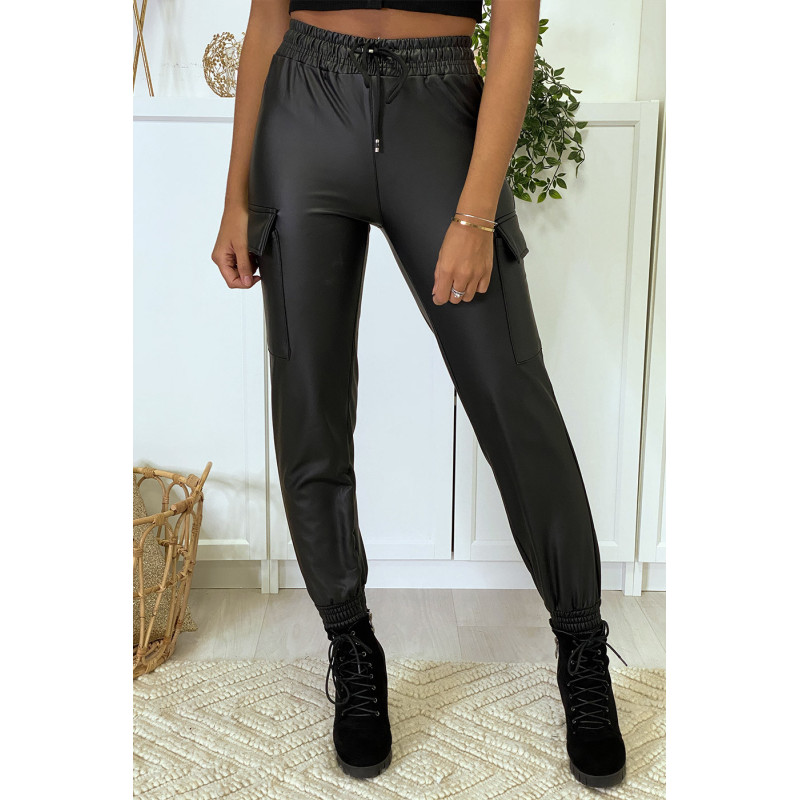 Pantalon cargo noir en simili
