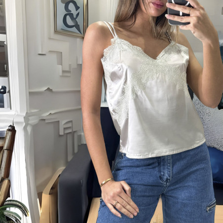 Débardeur beige satiné avec dentelle