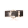 Ceinture marron effet crocro avec boucle à strass argentée et passant en forme de noeud. Accessoire PVC