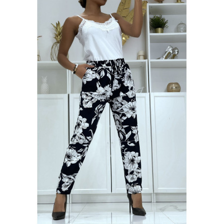 Pantalon fluide noir à motif floral B-54