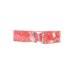 Ceinture rouge égère à motif étoiles et boucle rectangle. étoiles