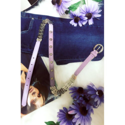Jolie ceinture violette bande fine avec accessoire. Accessoire de mode pas cher
