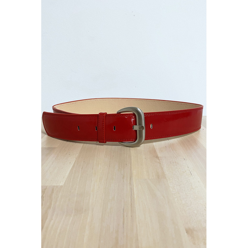 Ceinture rouge avec jolie boucle