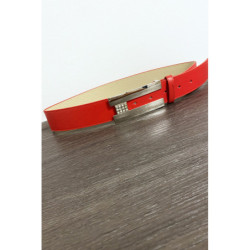 Ceinture rouge avec boucle rectangulaire et strass