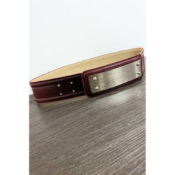 Ceinture bordeaux avec longue boucle rectangulaire