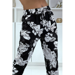 Pantalon fluide noir à motif floral B-47