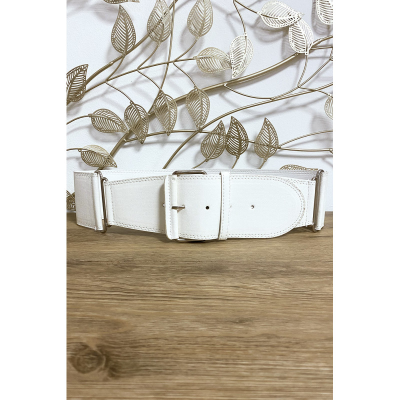 Ceinture blanche en simili avec anneaux sur les cotés