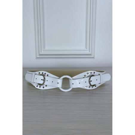 Ceinture blanche avec deux attaches et un cercle au milieu