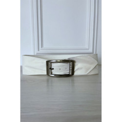Ceinture blanche en suédine avec strass sur la boucle