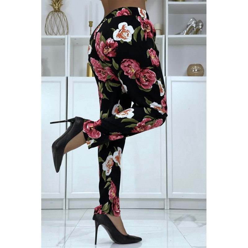 Pantalon fluide noir à motif floral B-11