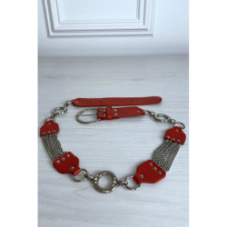 Ceinture rouge en simili avec chêne et accessoire argenté