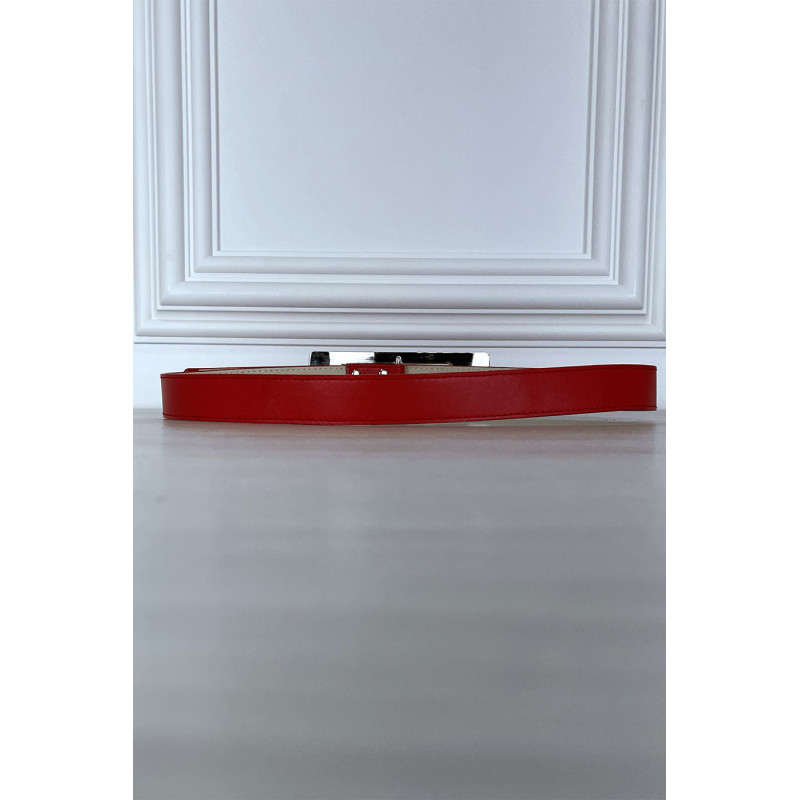 Ceinture rouge fine à longue boucle rectangulaire