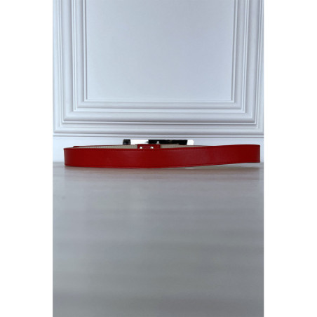 Ceinture rouge fine à longue boucle rectangulaire