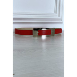 Ceinture rouge fine à longue boucle rectangulaire