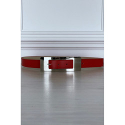 Ceinture rouge fine à longue boucle rectangulaire
