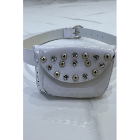 Ceinture blanche en simili brillant et pochette à strass et clou