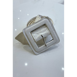 Ceinture blanche style matelassé boucle carrée