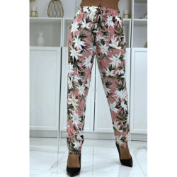 Pantalon fluide rose à motif floral B-10