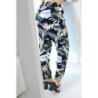 Pantalon fluide marine coupe droite à motif feuilles bleues et verts