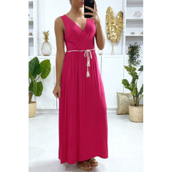 Longue robe croisé en fuchsia avec ceinture en cordon