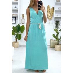 Longue robe croisé en turquoise avec ceinture en cordon