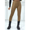 Pantalon slim camel en simili avec boutons doré