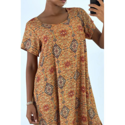 Robe longue moutarde à manches courtes et imprimé coloré