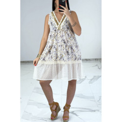 Robe d'été bleue à imprimé coloré et crochet style bohème