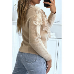 Pull  couleur taupe tout doux à col montant et volant brodé style rétro