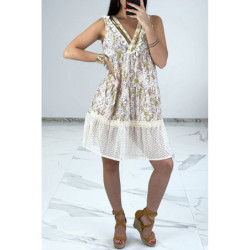 Robe d'été beige à imprimé coloré et crochet style bohème