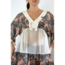 Tunique noire ajourée façon bohème avec pompons et motifs