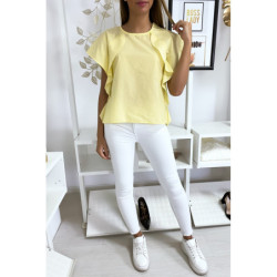 Blouse jaune à volant avec trois boutons à l'épaules
